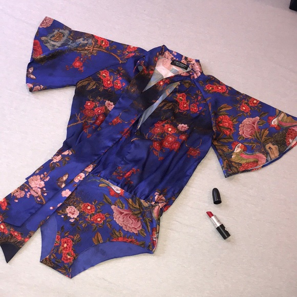 BLOUSE/BODY blue Flower Print 💐🍃🌿 - Picture 1 of 8